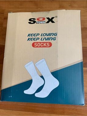 Sox Town Men’s 6 pairs of black crew socks size M